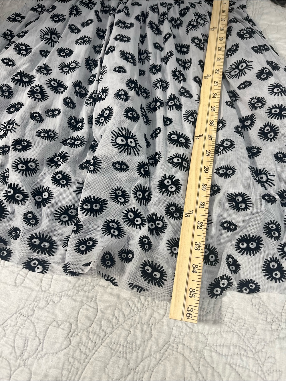 Short Sleeve Tie-Front Mini Dress in Black & White Eye Print spiders - Picture 10 of 11